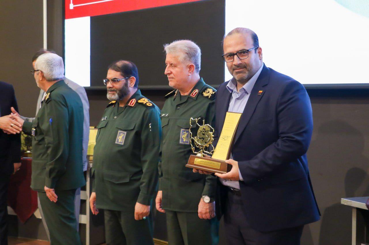مدیرعامل شرکت فولاد خوزستان موفق به دریافت تندیس نشان ملی اقتصاد مقاومتی شد