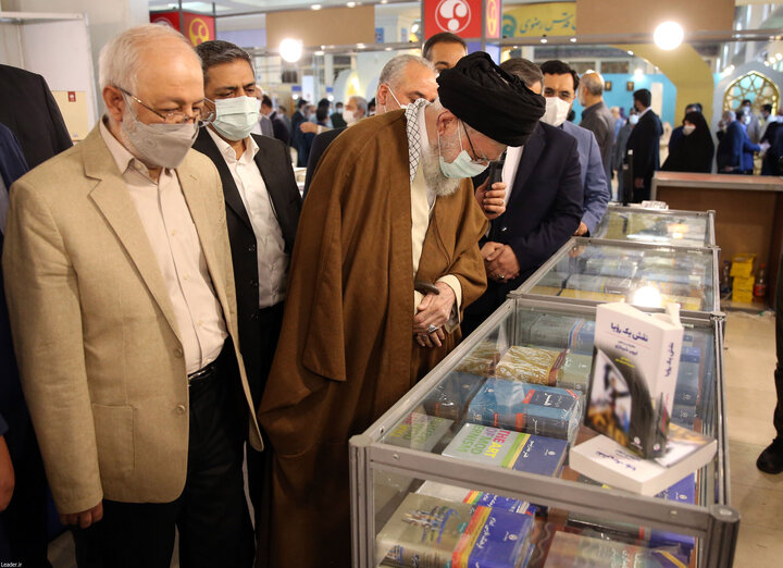 بازدید رهبر انقلاب اسلامی از سی‌وچهارمین نمایشگاه بین‌المللی کتاب